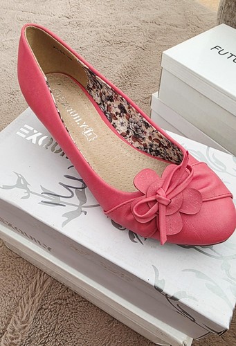 Ladies coral pink flower - coral,