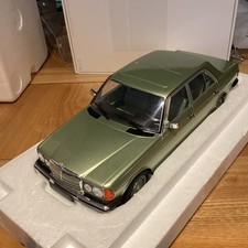 KK Scale 1/18 Scale KKDC180351 1975 Mercedes Benz E-Class 230E (W123) green