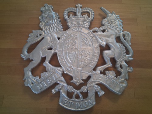 Royal coat arms cast - coat,
