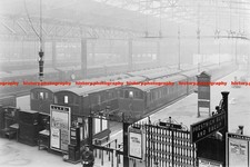 F021804 Victoria train station