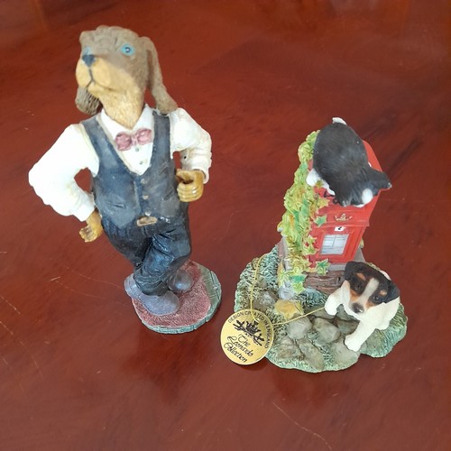 Leonardo dogs and postbox - dogs,
