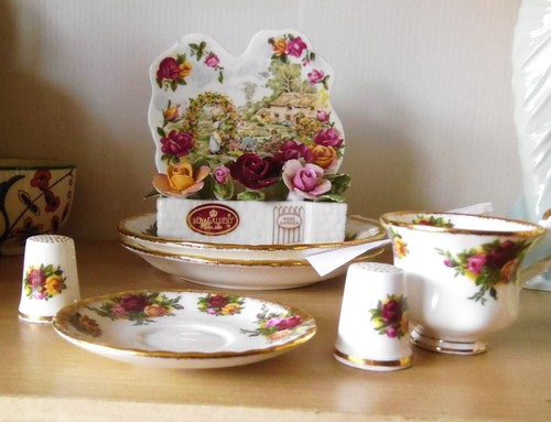 Royal albert old - old, roses