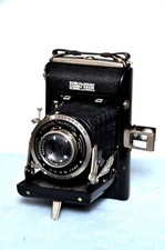 Wirginex (Baky) Bakelite folding camera for 16 exposures.