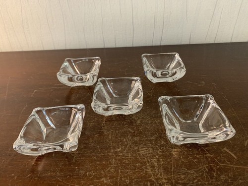 Salt shakers signed in - 6,