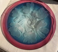 VERY NICE CRANBERRY & BLUE ETCHED FLORAL LARGE GLASS CHARGER 16.1/4”IN DIAMETER