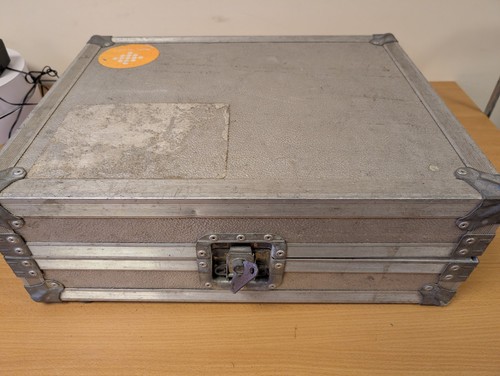 Sloped mixer flight case - 19",