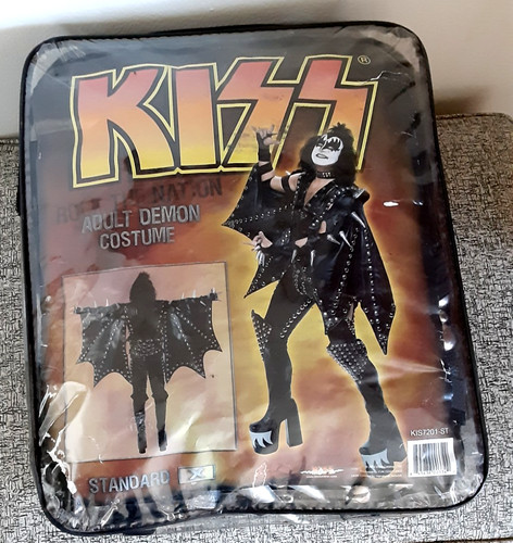 2009 kiss gene simmons - kiss, demon