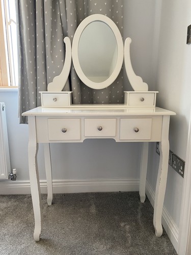 White dressing table with - dressing, oval