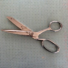 VINTAGE RICHARDS OF SHEFFIELD RADIANT GOLDEN AGE RUSTLESS SEWING SCISSORS