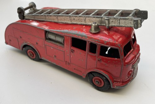 Dinky toys 555 commer - dinky,