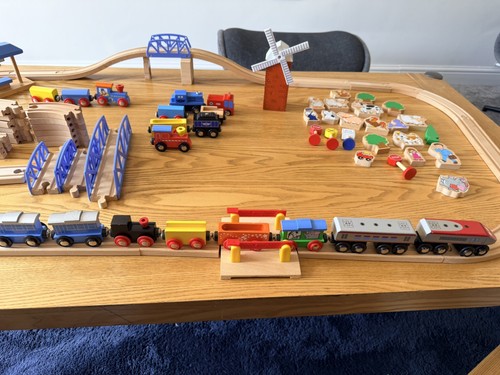 Wooden magnetic train - set,