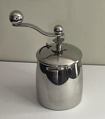 Mechanical coffee bean grinder - bean,