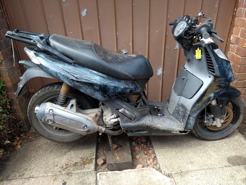 Aprilia sportcity 125 300 - aprilia,