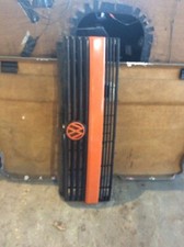 VW T4 TRANSPORTER 1992 LHD 2.4 MULTIVAN RADIATOR GRILLE AND BADGE 701853653B