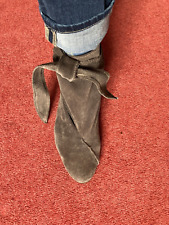 Vintage Mondi: Flat Grey Suede Pixie Boots, Loose Fastening, Size 6.5