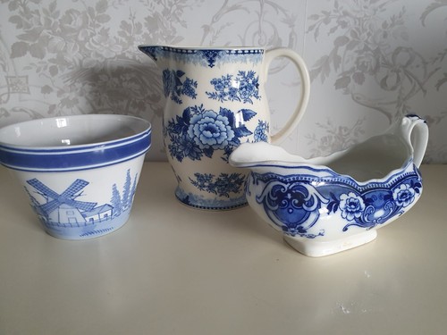 Blue white pottery bundle - &,