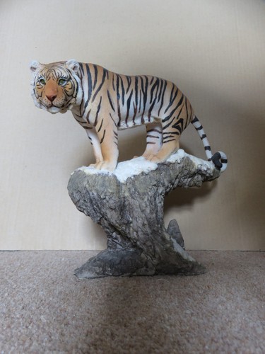 Detailed resin tiger sculpture - resin,