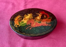 VINTAGE RUSSIAN LACQUERED BOX TROIKA OVAL HANDPAINTED FOLK ART SIGNED
