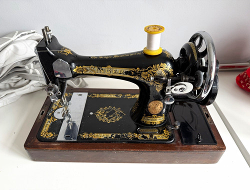 Singer hand crank mechanical - singer,