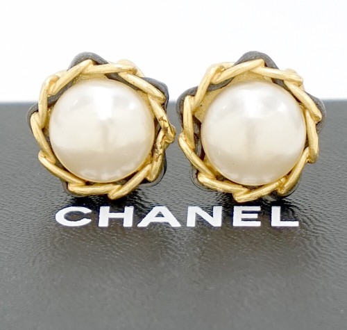 Chanel black leather pearl - leather,