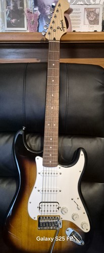 Squier fender stratocaster - by,