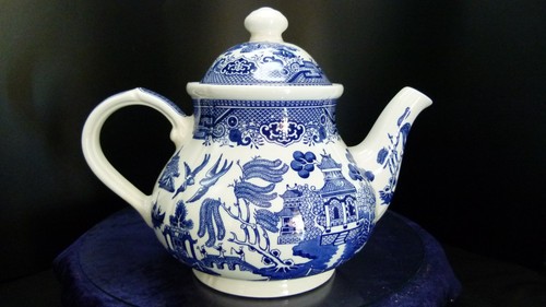 Churchill blue white - &,