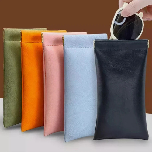 Magnetic glasses case - magnetic,