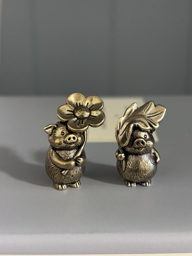 Small brass pig figurines - small,