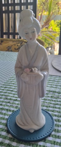 Geisha girl figarine figurine - geisha,