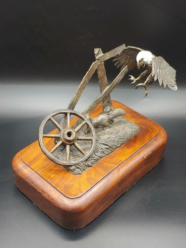 Close bronze - close, "