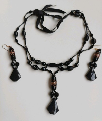 Mourning style necklace and