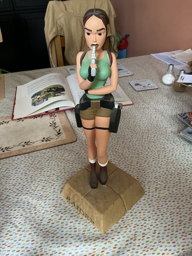 Tomb raider lara croft statue - tomb,