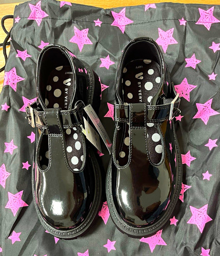 Very girls black patent - by,