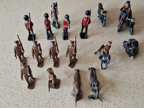 Die cast lead toy - soldiers, and