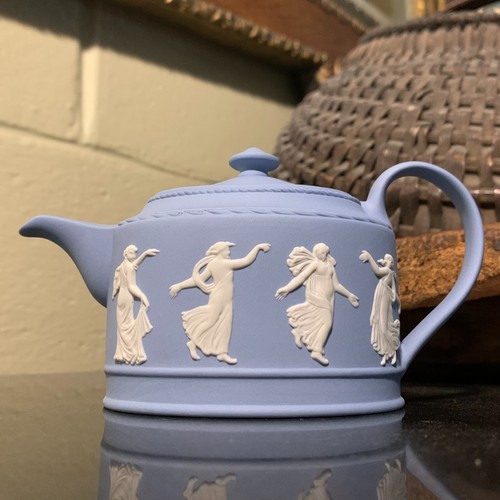 Wedgwood blue jasperware - blue,