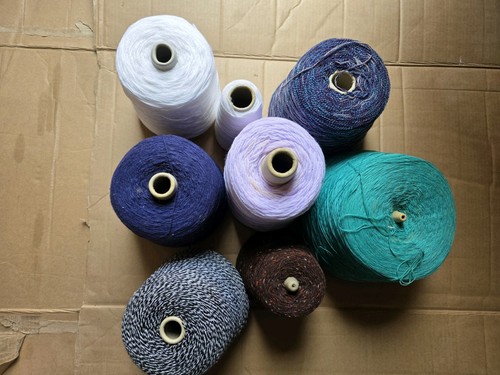 Machine knitting yarn
