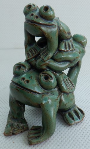 Vintage ceramic frogs - ceramic,