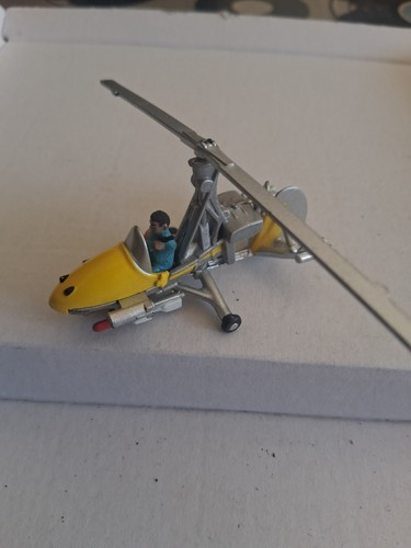 James bond gyrocopter little - james,