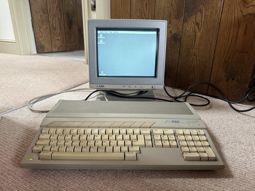Atari 1040 computer with - st,