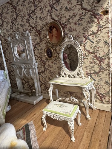Dolls house scale - 1/12,