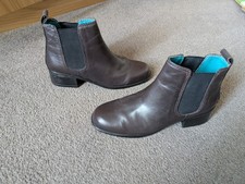 Curtess dark brown  Soft