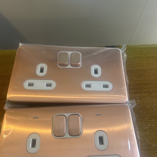 1no schneider 13amp - 1no,
