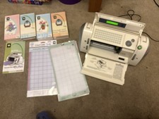 Cricut CRV001 Personal Die Cutting Machine 4 Cartridges  2 Mats