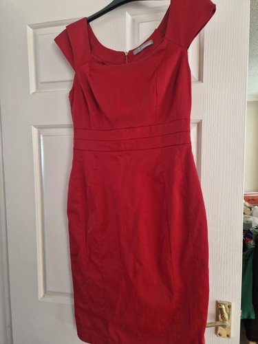 Woman red knee - m&s,