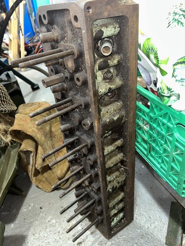 Daimler dingo cylinder head - daimler,