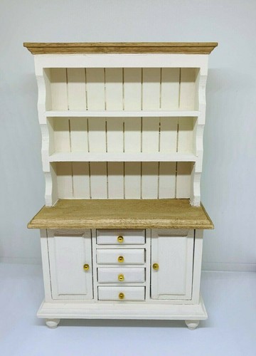 1:12th scale dolls house