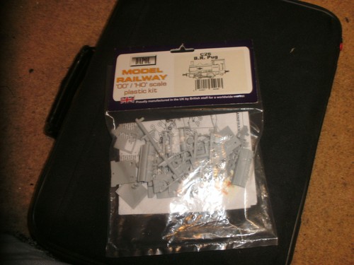 Dapol c26 pug locomotive - pug,