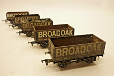 5 x 00 gauge AIRFIX 00 gauge 7 plank WAGONS - BROADOAK - 54381,                z