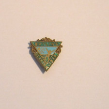 BUTLINS BADGE. CLACTON 1949. GREEN LABELS, BLUE SKY, GREEN SEA. REEVES & CO.