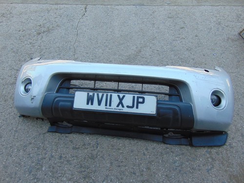 Nissan navara silver front - nissan,